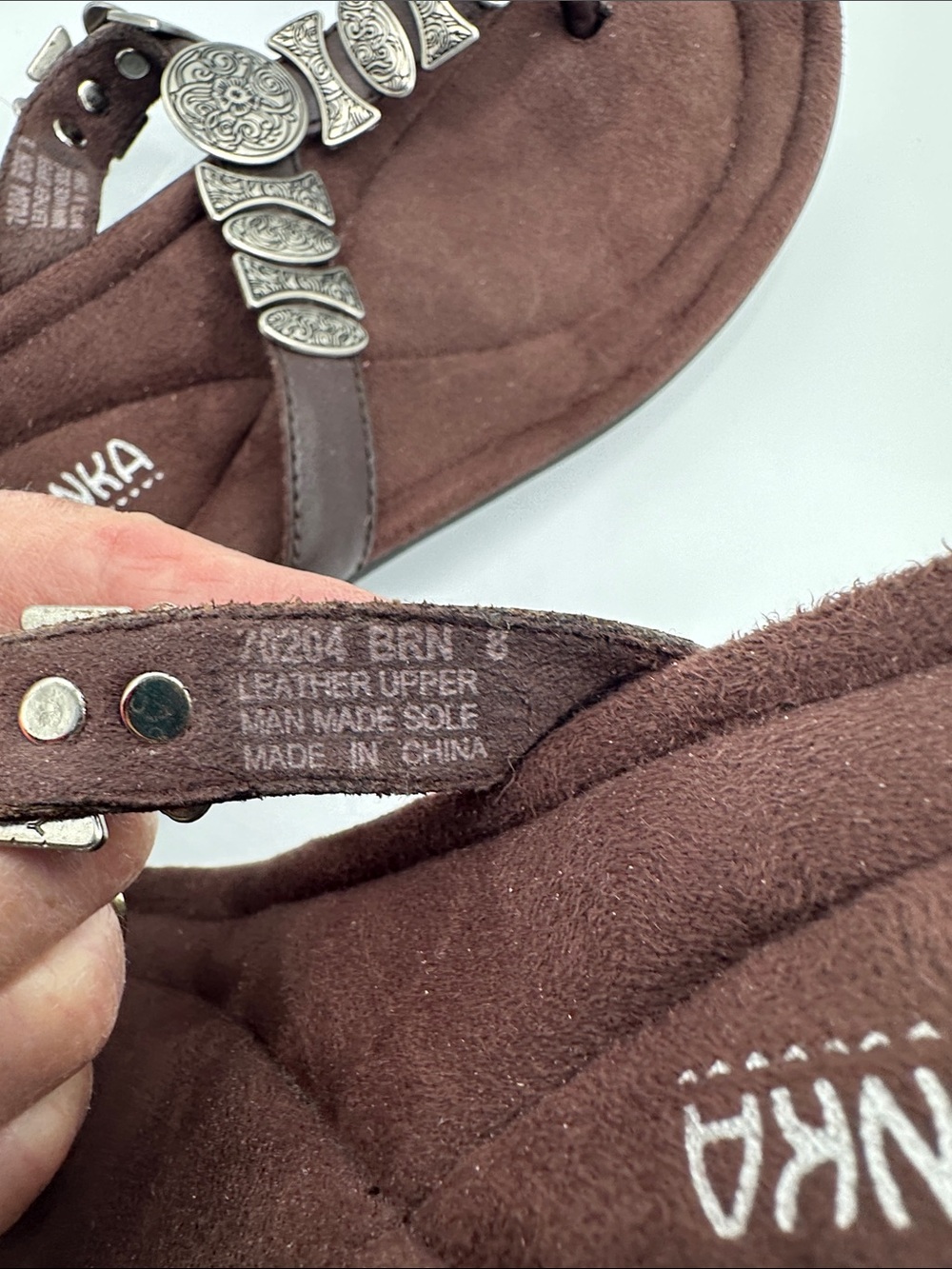 Minnetonka Brown Suede Thong Sandals Size 8 8M Concho Accents EUC - Picture 10 of 10